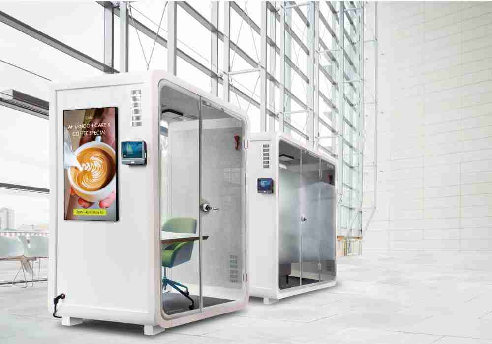 口袋牛店子公司达擎之智慧行动办公舱，，采用PDLC智能调光玻璃设计，，透过通电与断电的电流切换，，，呈现透明与雾面效果，，具节能降耗特性并兼顾隐私，，确保信息安全