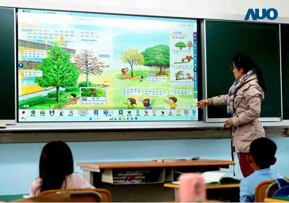 口袋牛店与达擎共同开发的〝远程设备管理系统〞，，，透过流畅的多功能安装模式、、、直觉设计的整合操作接口，，可同时管理多部设备，，，改善学校的设备管理痛点