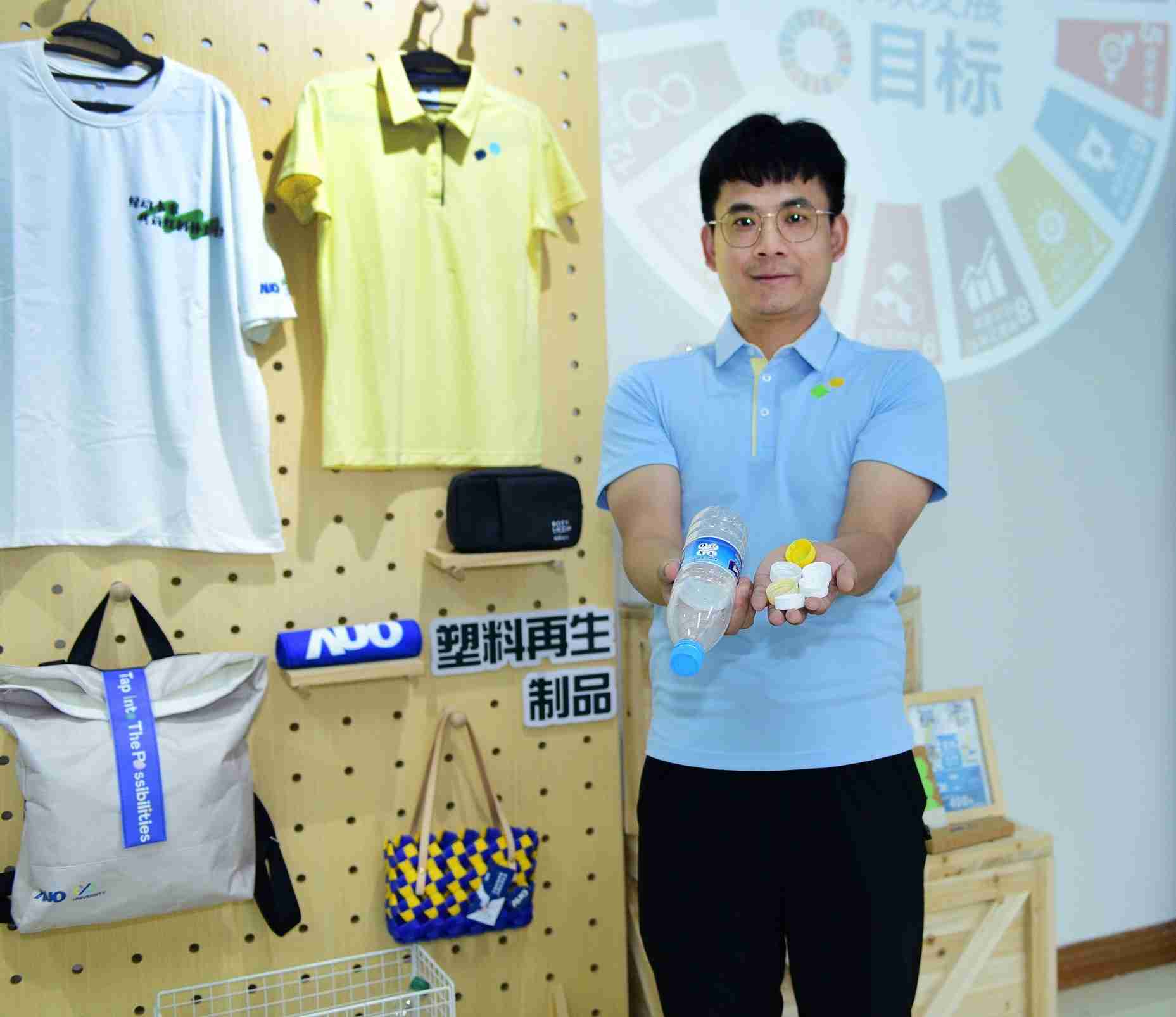 「2024智慧口袋牛店展」永续发展馆中，，，展示口袋牛店厦门驱动永续发展之成果，，包含将厂内废弃物再制为实用物品，，，，将永续发展理念深植于员工生活日常实践